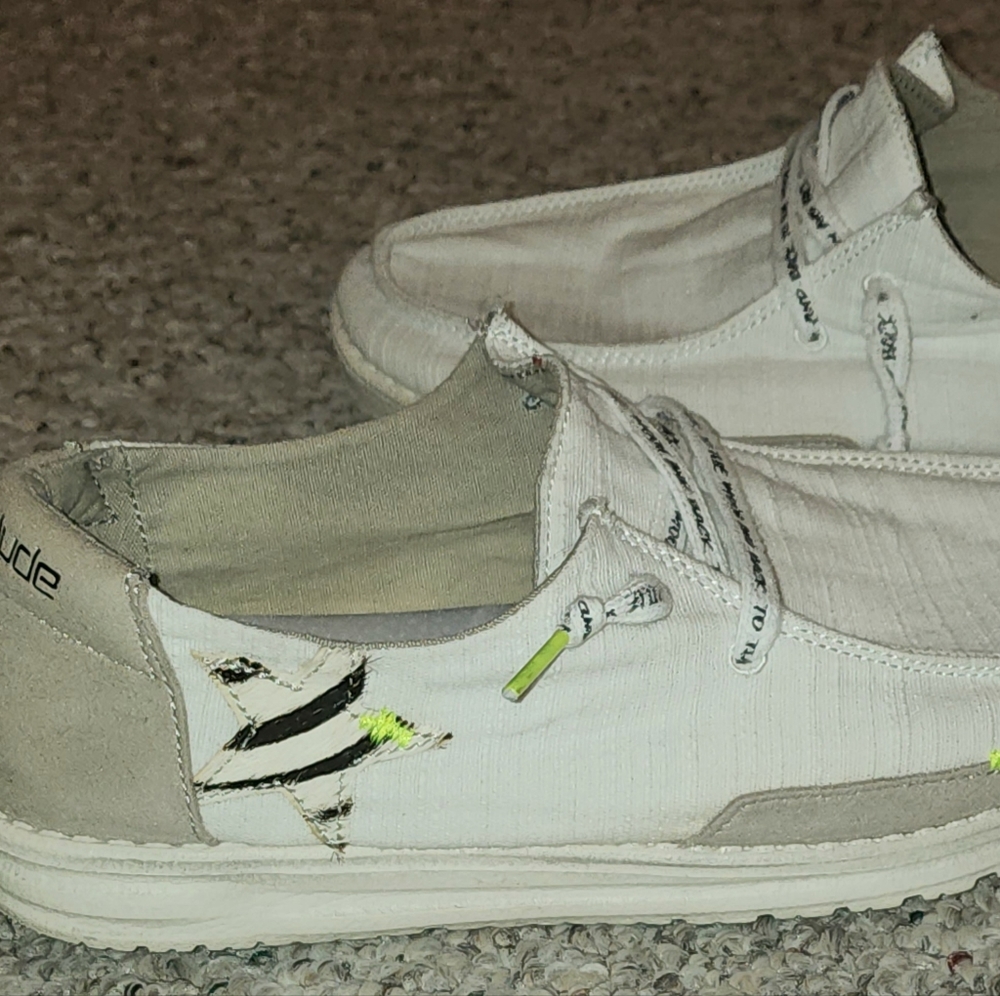 HEY DUDE Women's Wendy White star slip on EUC size 8 shoe